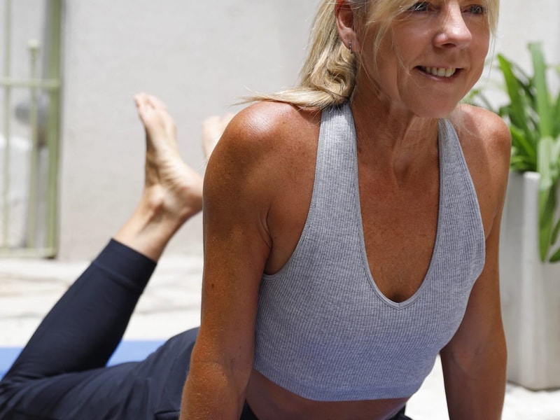 Movilidad en caderas y rodillas: cuidar el cuerpo, habitarlo con amor